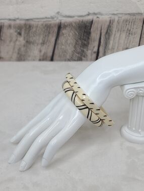 Two Vintage Etched Tribal Geometric Chunky Resin Bangle Bracelet Set Ivory/Black